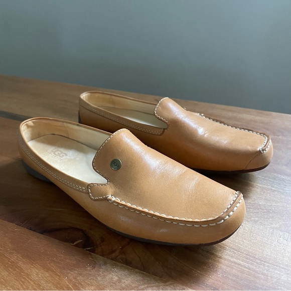 UGG Shoes - NWOT Ugg Tan Leather Women’s Loafer Driving Shoes Size 7 Beige Slip-On
